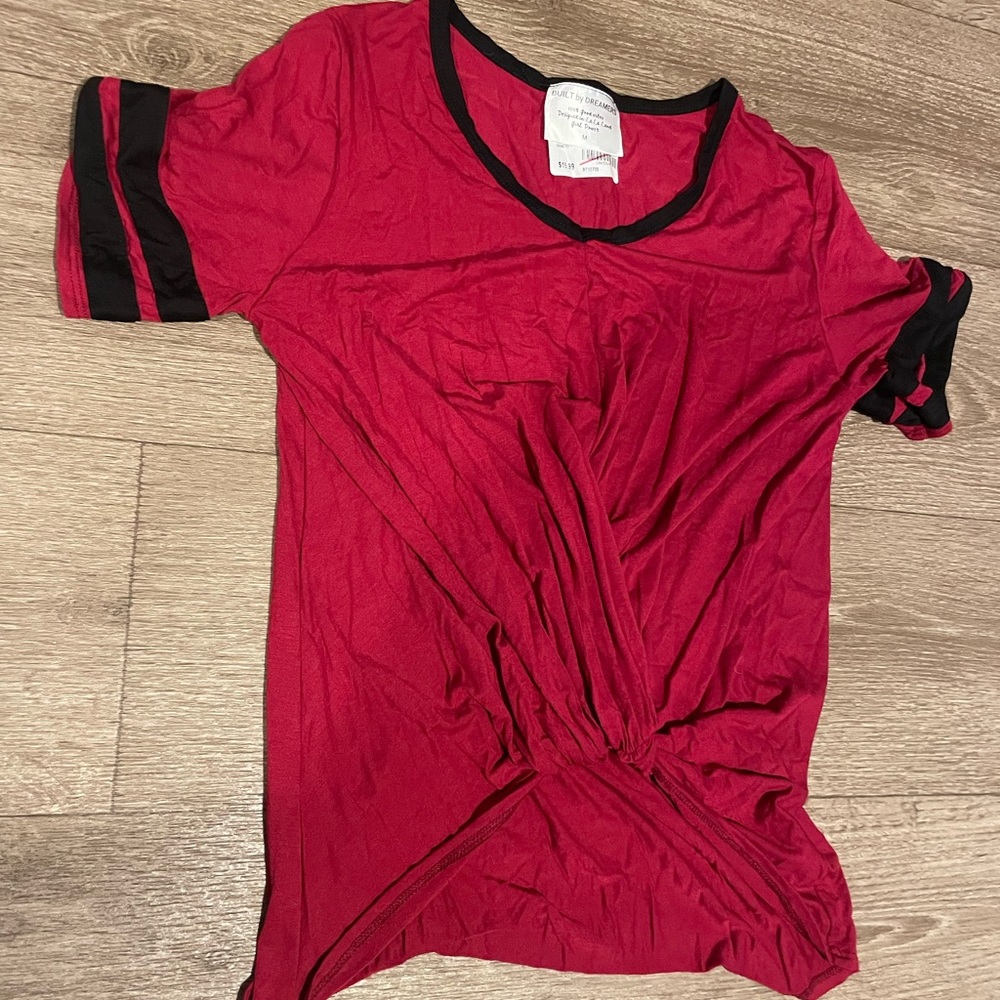 Garnet snd black top